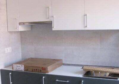 Cocina con muebles blancos de la promoción Eugenio Serrano, 22 en Getafe