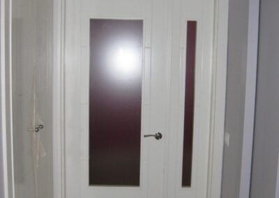Puerta interior lacada en blanco de la promoción Eugenio Serrano, 22 en Getafe