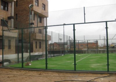 Pista de pádel comunitaria de la promoción Restituto González en El Bercial, Getafe